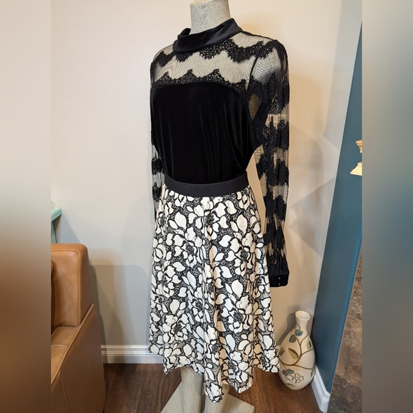 Elegant Black velvet & Lace cocktail Dress size 1x by Junarose - Picture 14 of 16